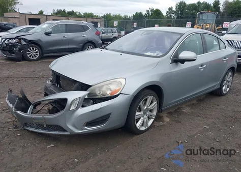 2013 Volvo S60 T6/T6 Platinum/T6 Premier Plus/T6 R-Design/T6 R-Design Platinum z USA, uszkodzony, nr VIN YV1902FH3D2186458